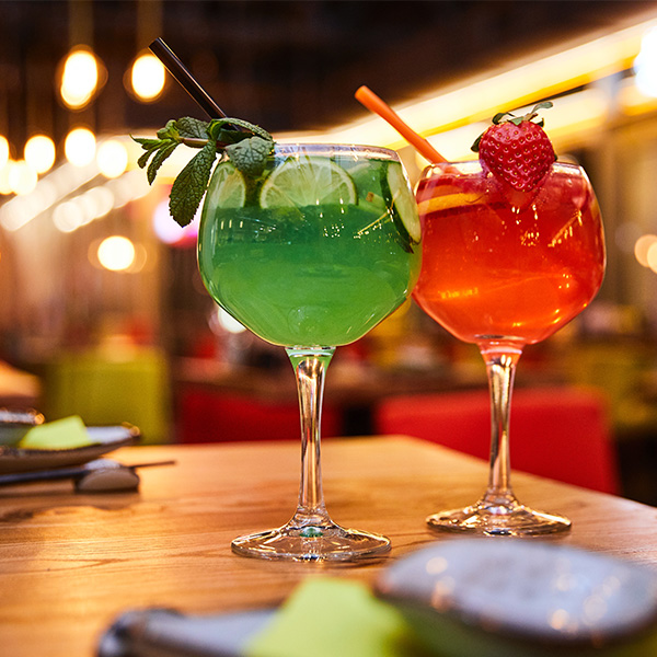 minimalist birthday party