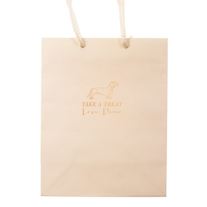 Get man's best friend in on the action! Personalize this custom bag with a graphic of dachshund. This custom dog bag is great for wedding gifts, party favors, or birthday parties. 