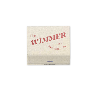 The Vintage Family Name House Matchbook features slanted lettering, and a stamped emblem for a timeless look. Add it to spark ambiance and elevate everyday moments effortlessly. Works great for summer gatherings or relaxed dinner parties.