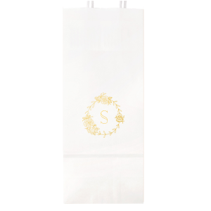 The Romantic Peony Frame Monogram Bag elegantly captures the essence of joy and romance. A wreath of lush peonies and greenery forms a delicate frame, encircling the celebrant's initial in a graceful display. This design exudes elegance, symbolizing happiness, prosperity, and a blissful union.