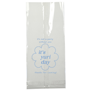 Personalize this modern birthday bag! This on trend design will tie together your minimal birthday aesthetic. Custom bags are a fun addition at your birthday and add a unique and memorable touch. 