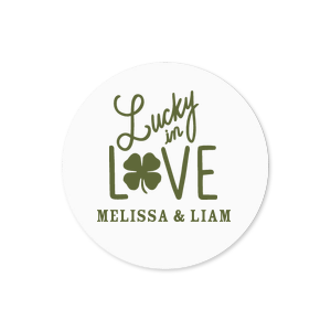 Celebrate your love with the Lucky In Love Label. Featuring a place to customize with the couple's names, this label is perfect for sealing gift bags for an anniversary party, bridal shower, or wedding.