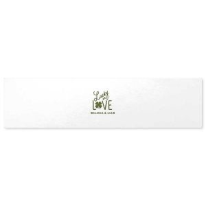 Celebrate your love with the Lucky In Love Label. Featuring a place to customize with the couple's names, this label is perfect for sealing gift bags for an anniversary party, bridal shower, or wedding.