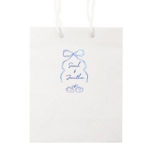 Showcase your love and devotion with the Swan Lovers Bag. The customizable gift bag is available in a wide variety of styles and colors, making it easy to personalize. Perfect for weddings, engagements, anniversaries or other momentous lifetime events!