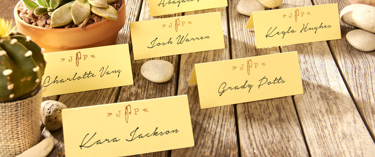 How to have a desert themed wedding with custom placards