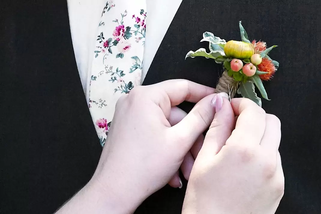 fall wedding boutonnière 