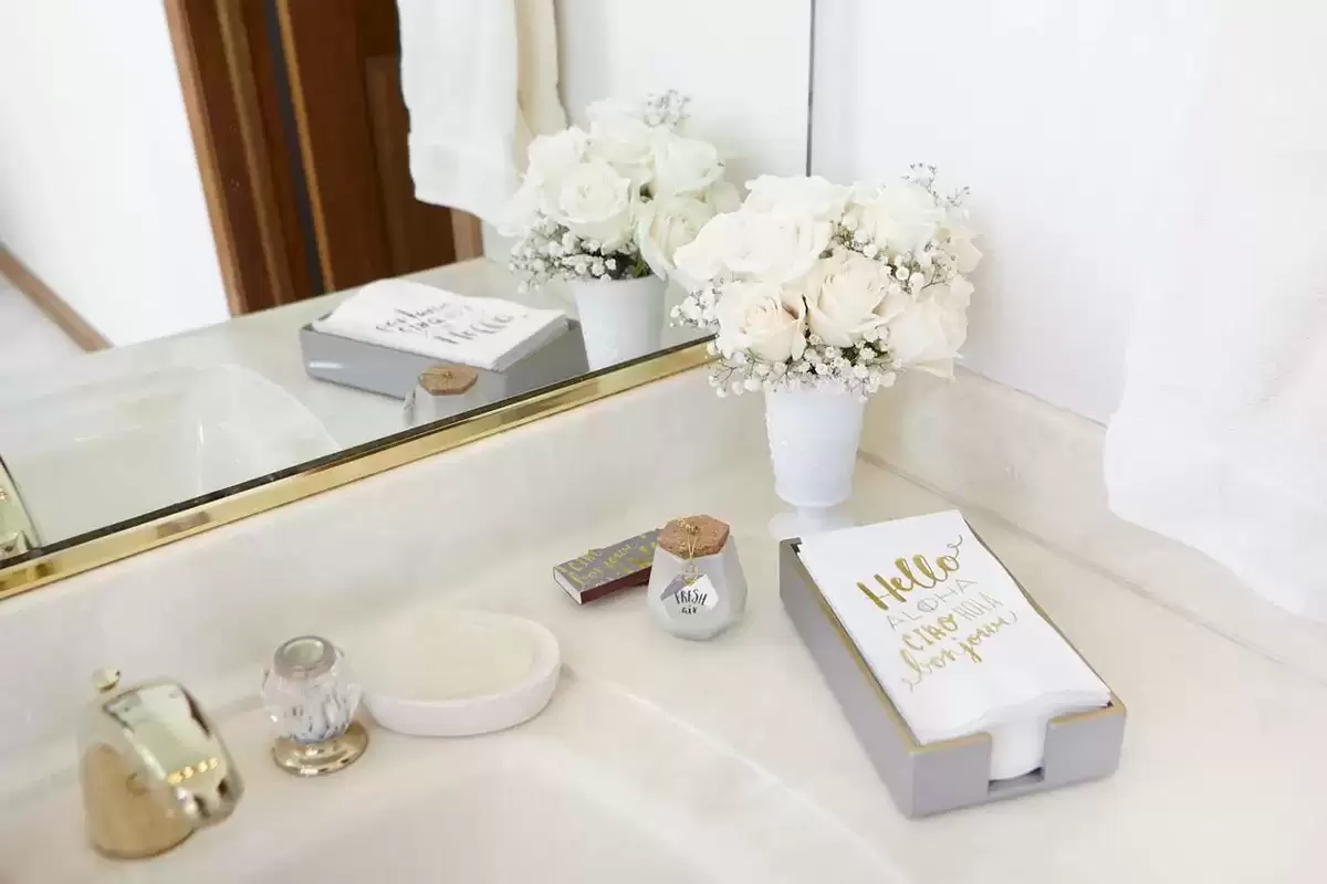 Hello powder room gift set