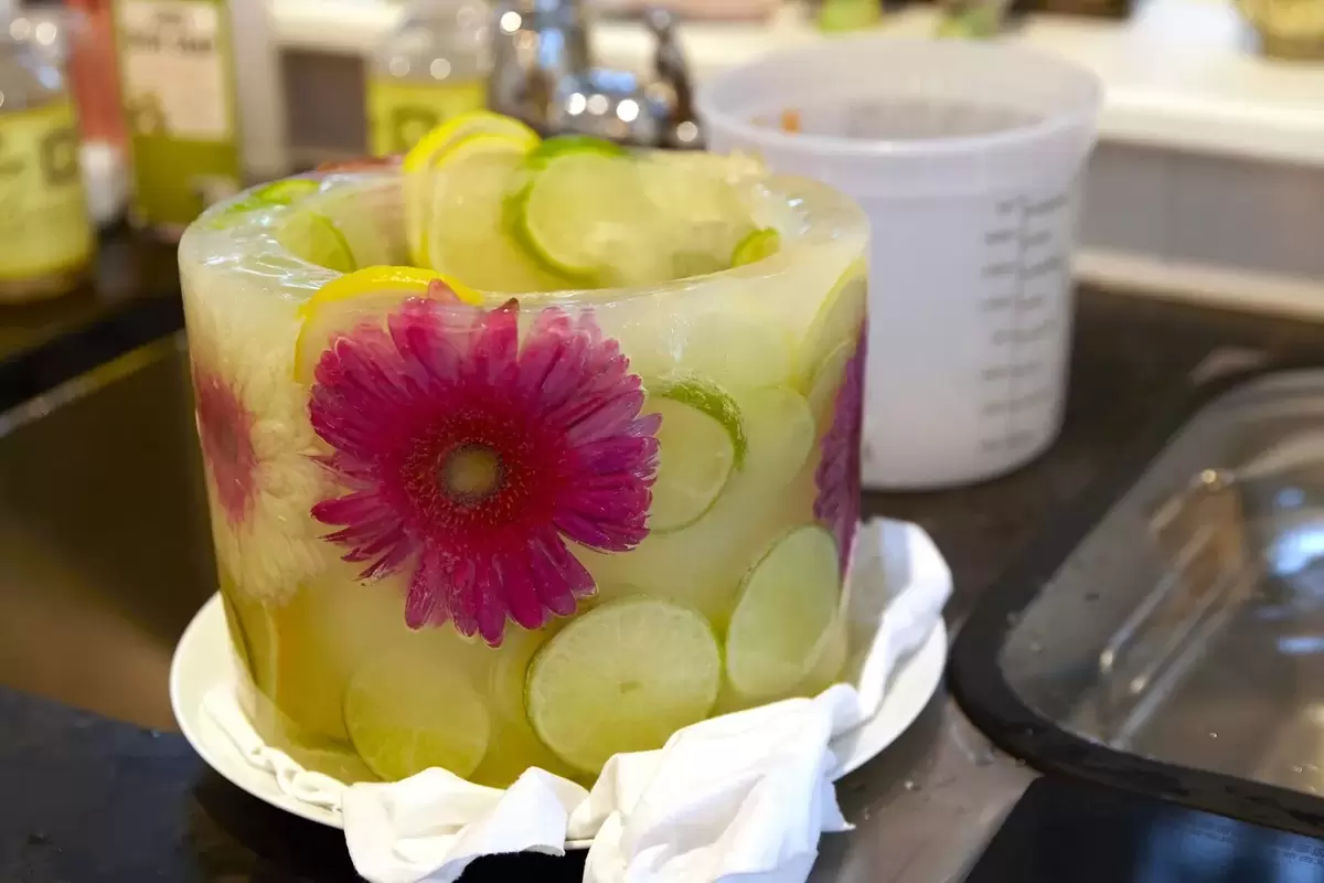 DIY Flower Ice Bucket Process