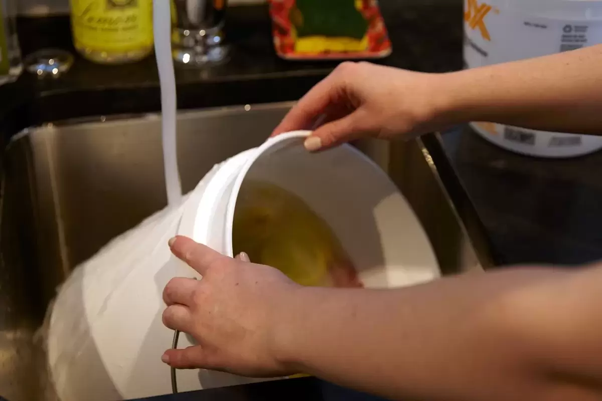 DIY Flower Ice Bucket Removal Step