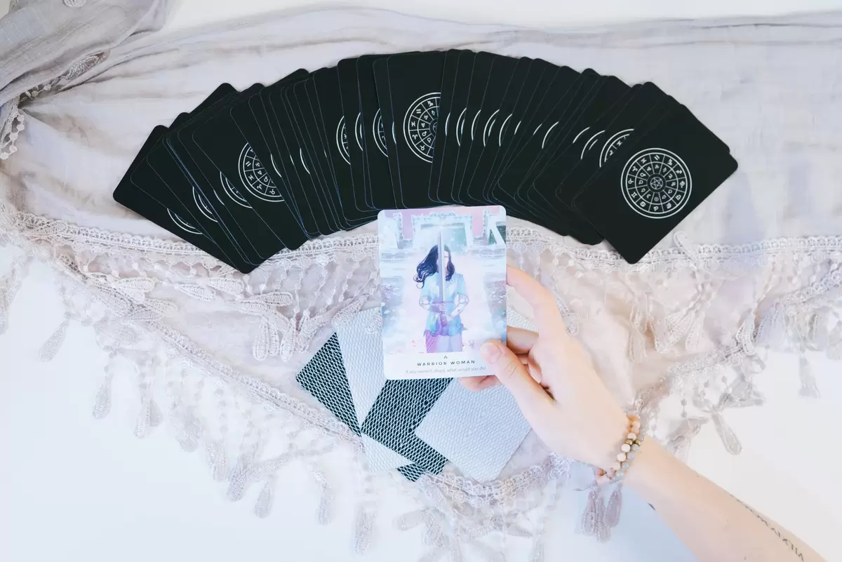 2020 Wedding Trend: Extravagant Restroom Amenities like Tarot Readings