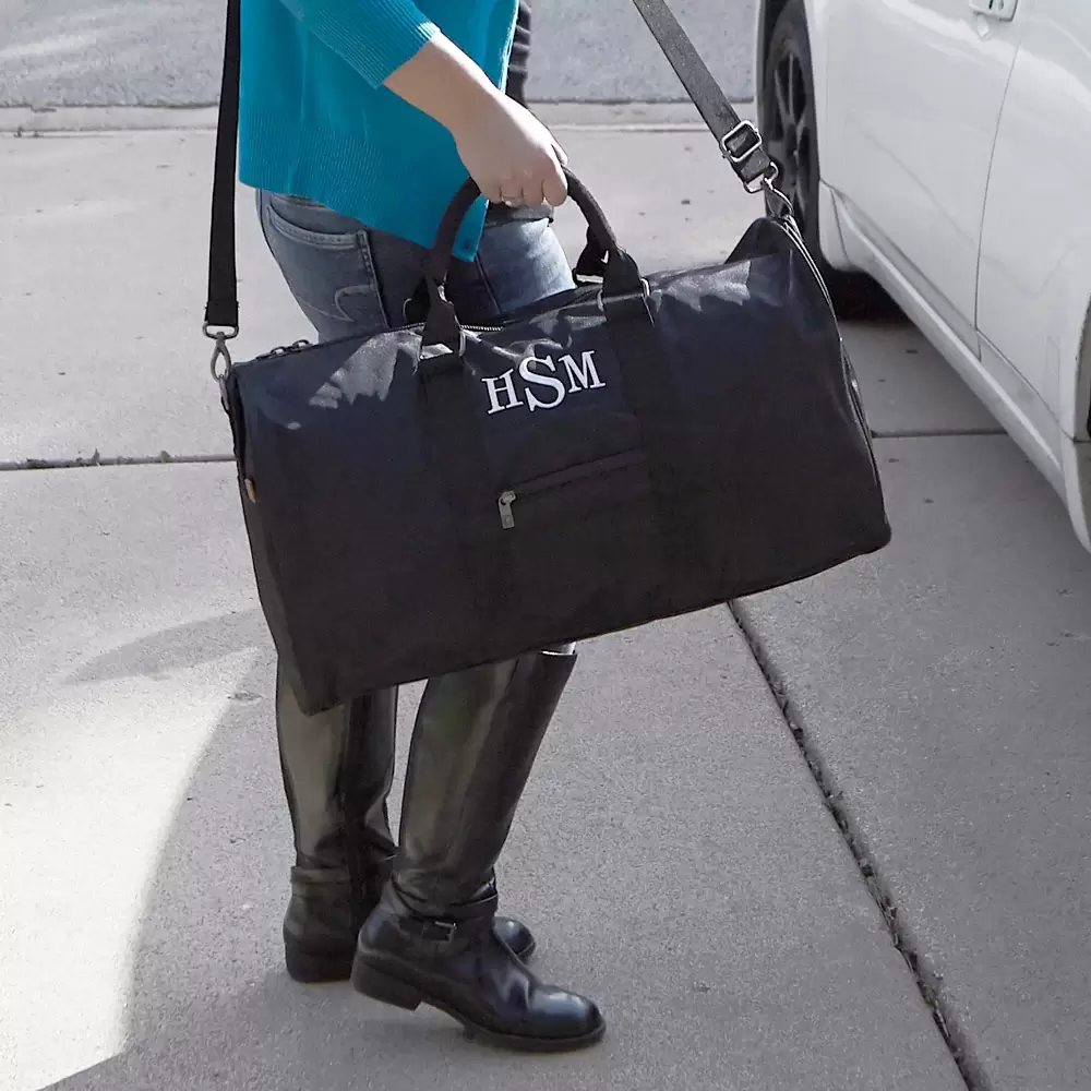 Create a monogrammed weekender duffel for a fab Christmas gift!