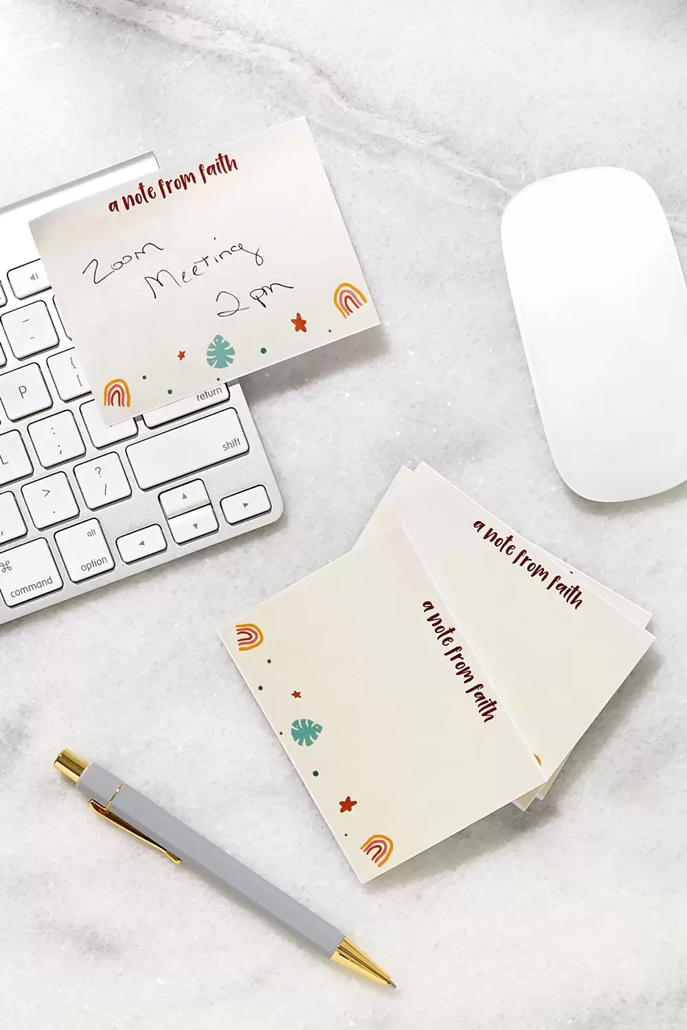Personalized post it gift sets are a fabulous stocking stuffer idea!