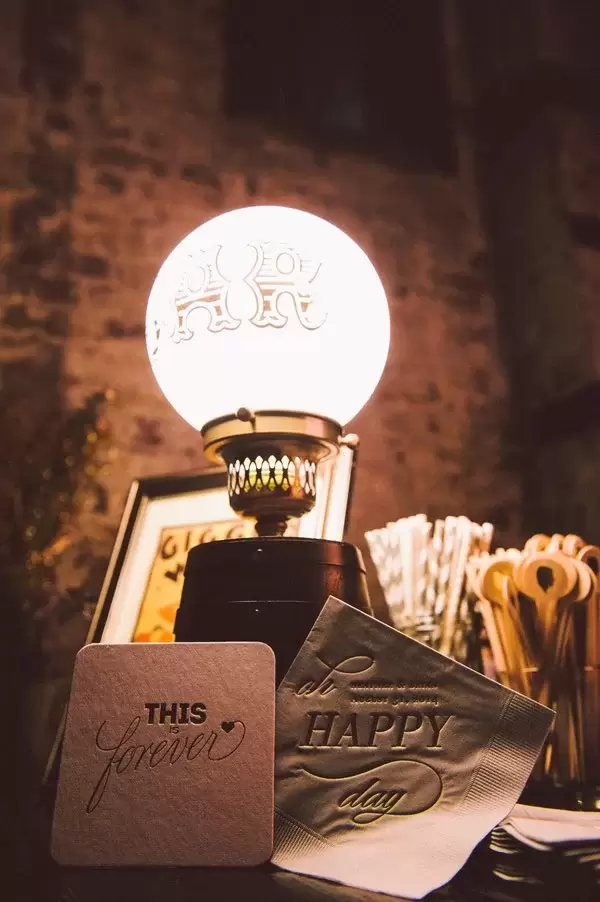 White with gold shine wedding decor