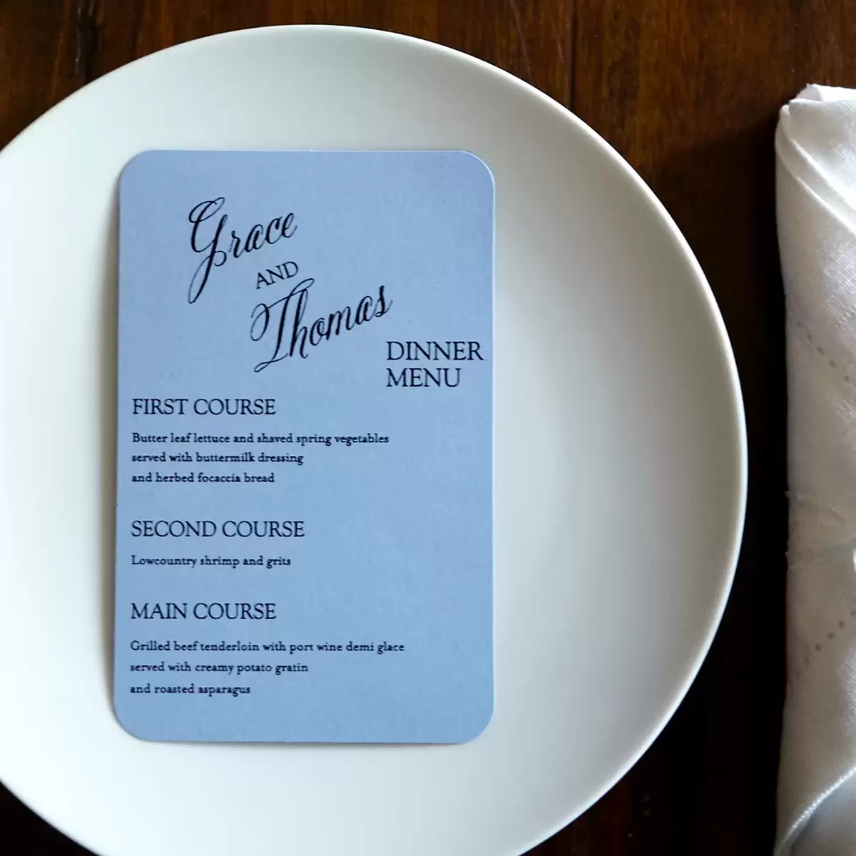 rounded corner menus are a great personalized detail to add to your wedding reception dinner