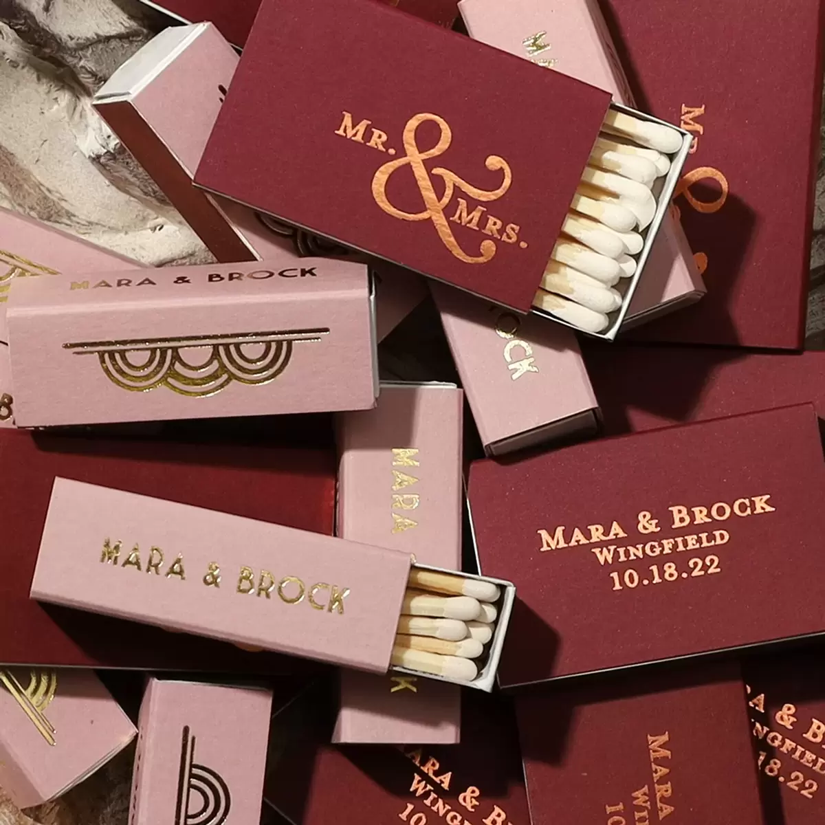 design glittering foil stamped matchboxes for your wedding bar